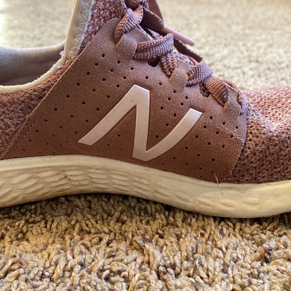 New Balance Trainer/casual shoe, size 8, mauve color - Picture 3 of 7